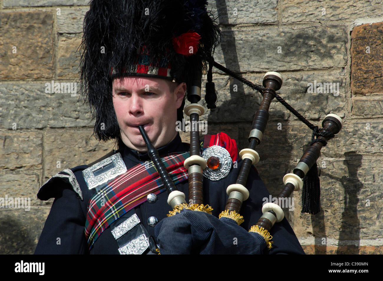 Scottish bagpipe player on Royal Mile in Edinburgh Stock Photo