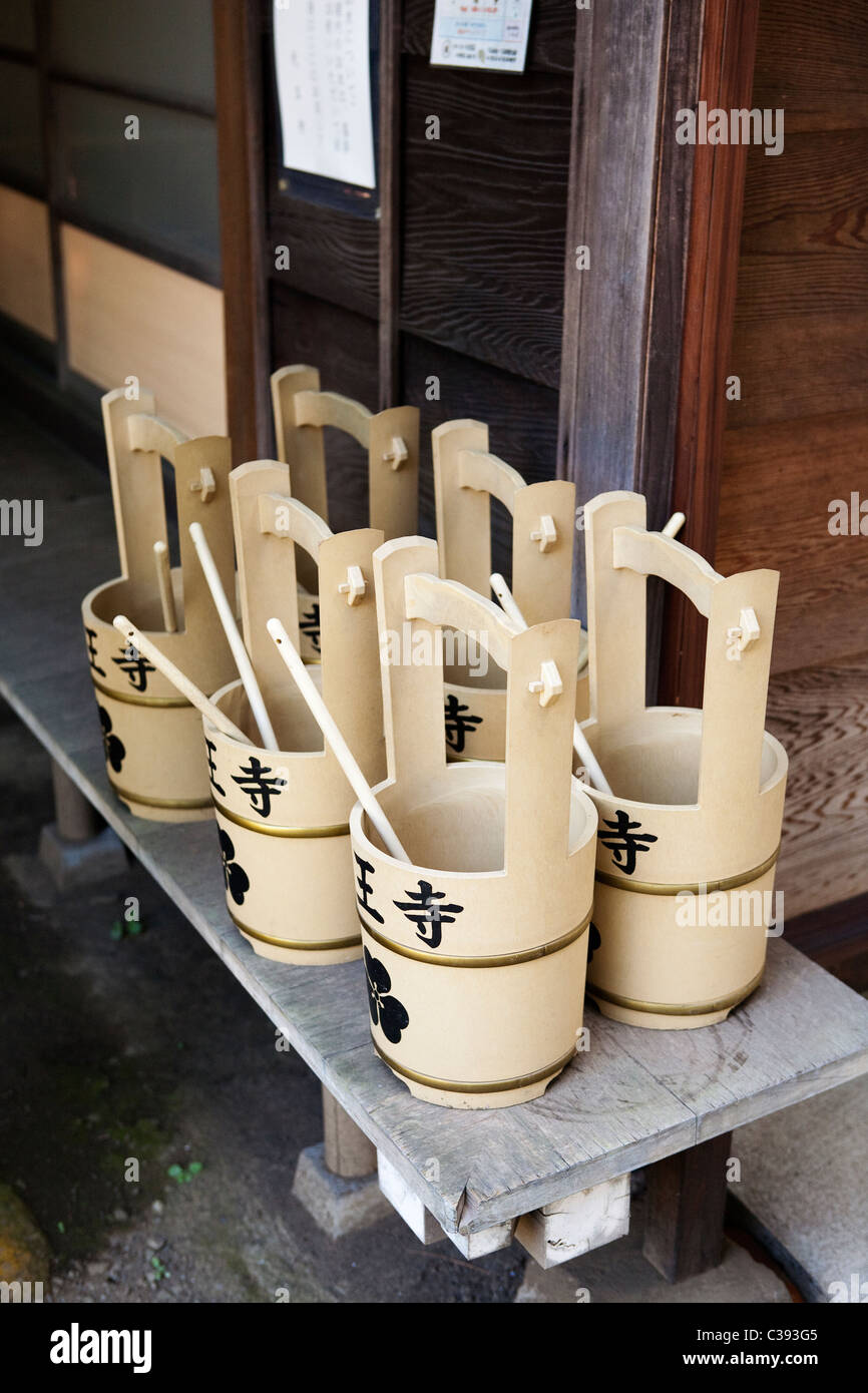 WATER BUCKETS ON A CEMETERY IN YANAKA, TOKYO JAPAN Stock Photo Alamy