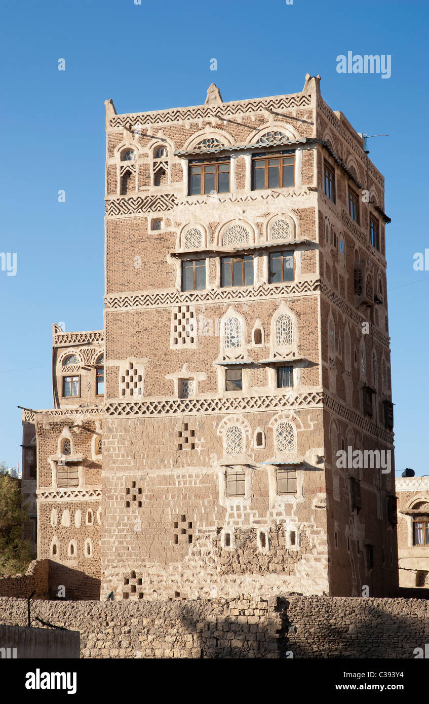sanaa old town, yemen traditional yemeni architecture Stock Photo Alamy