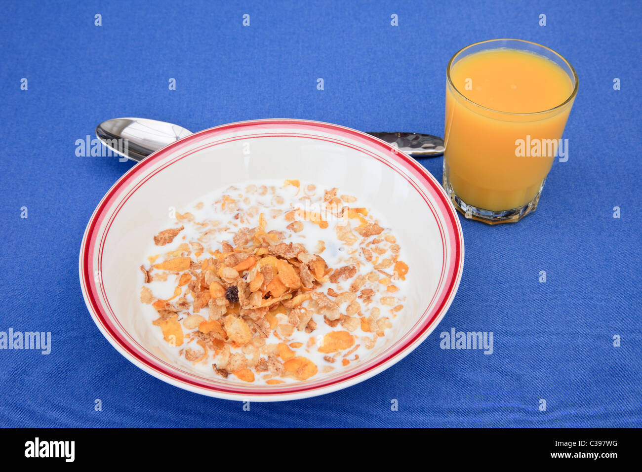 UK, Europe. Bowl of breakfast cereal and a glass of orange juice from above Stock Photo