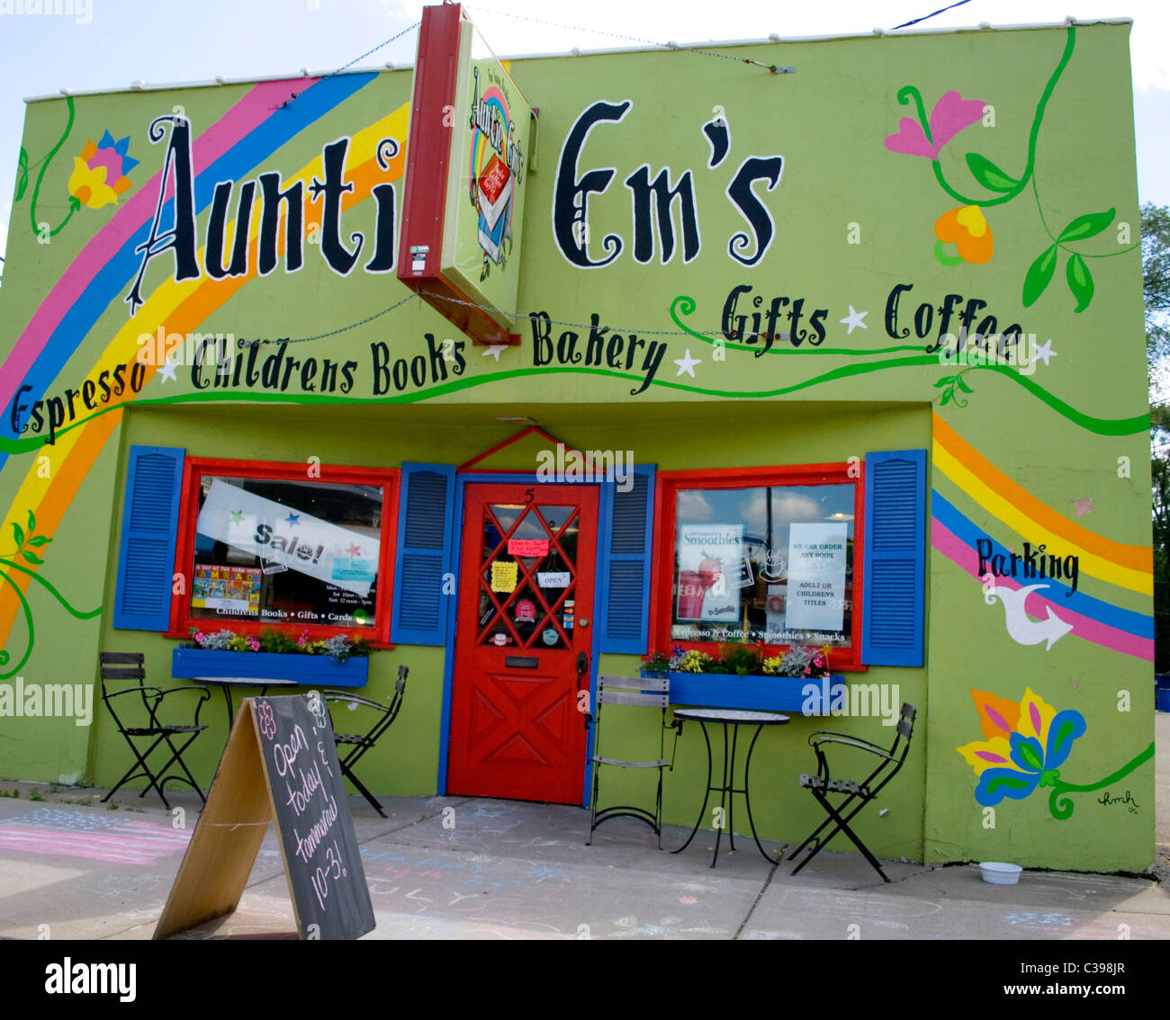 Auntie Em's colorful coffee book bakery and gift shop in South Minneapolis. Minneapolis Minnesota MN USA Stock Photo