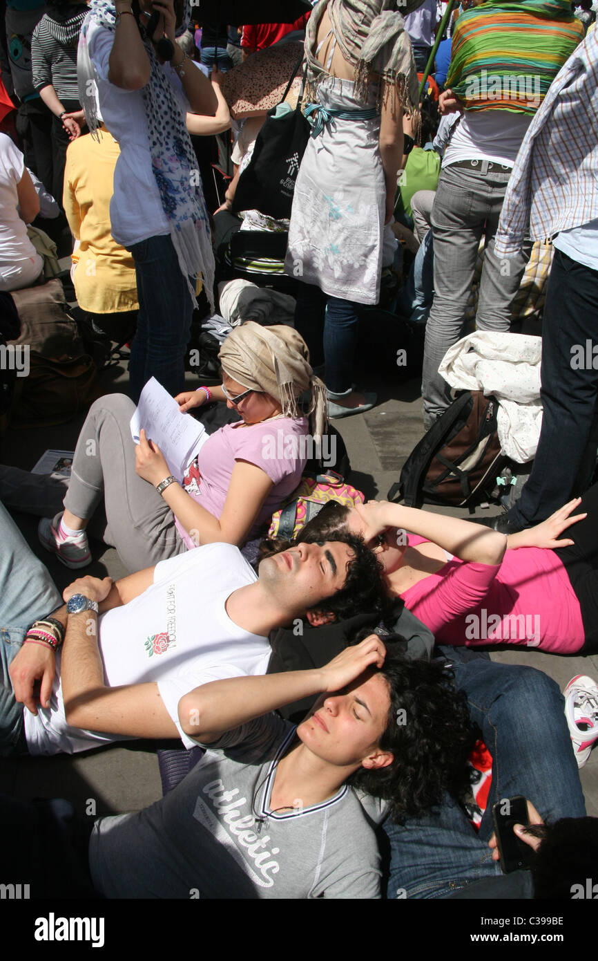 people celebrating the beatification of pope john paul the second ...