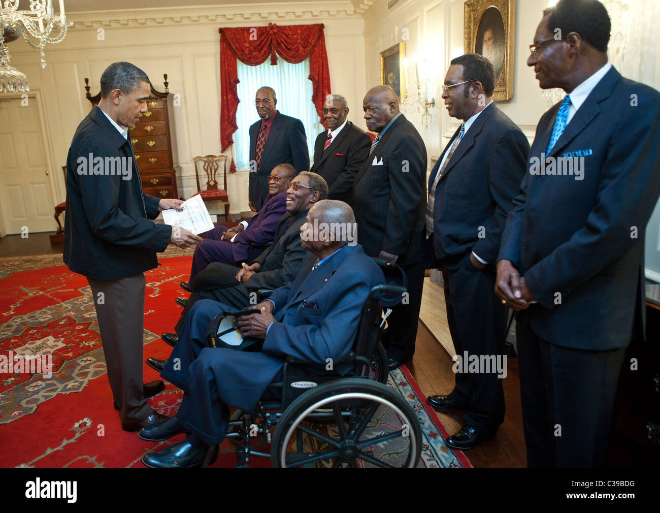 Obama talks with participants from the 1968 Memphis sanitation strike Stock Photo