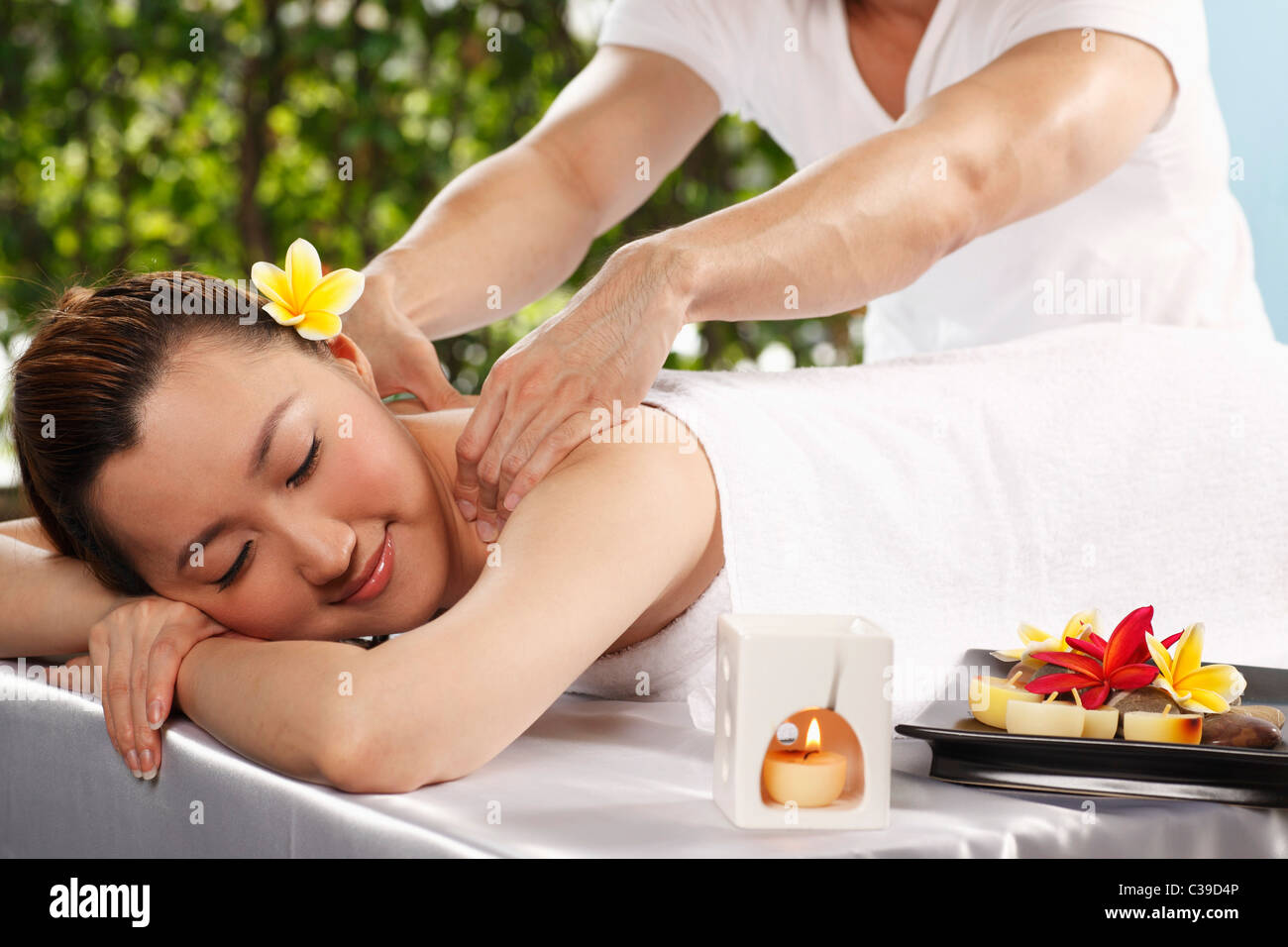 Chinese woman getting a back massage Stock Photo - Alamy