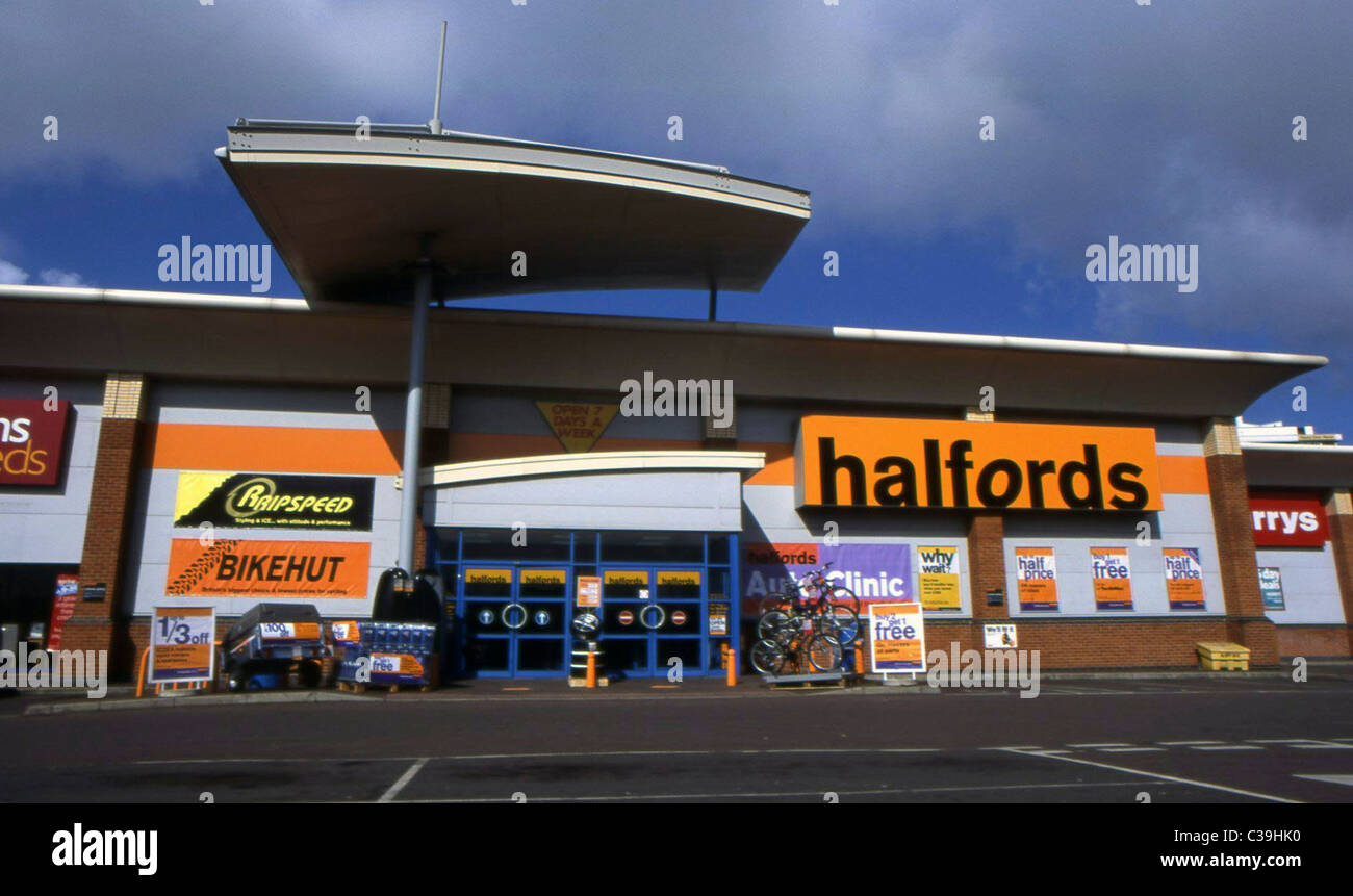 Halfords Store High Resolution Stock Photography and Images Alamy