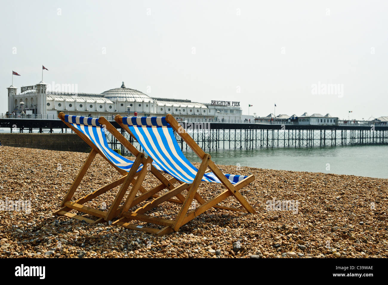 Deck chair brighton seafront hi-res stock photography and images - Alamy