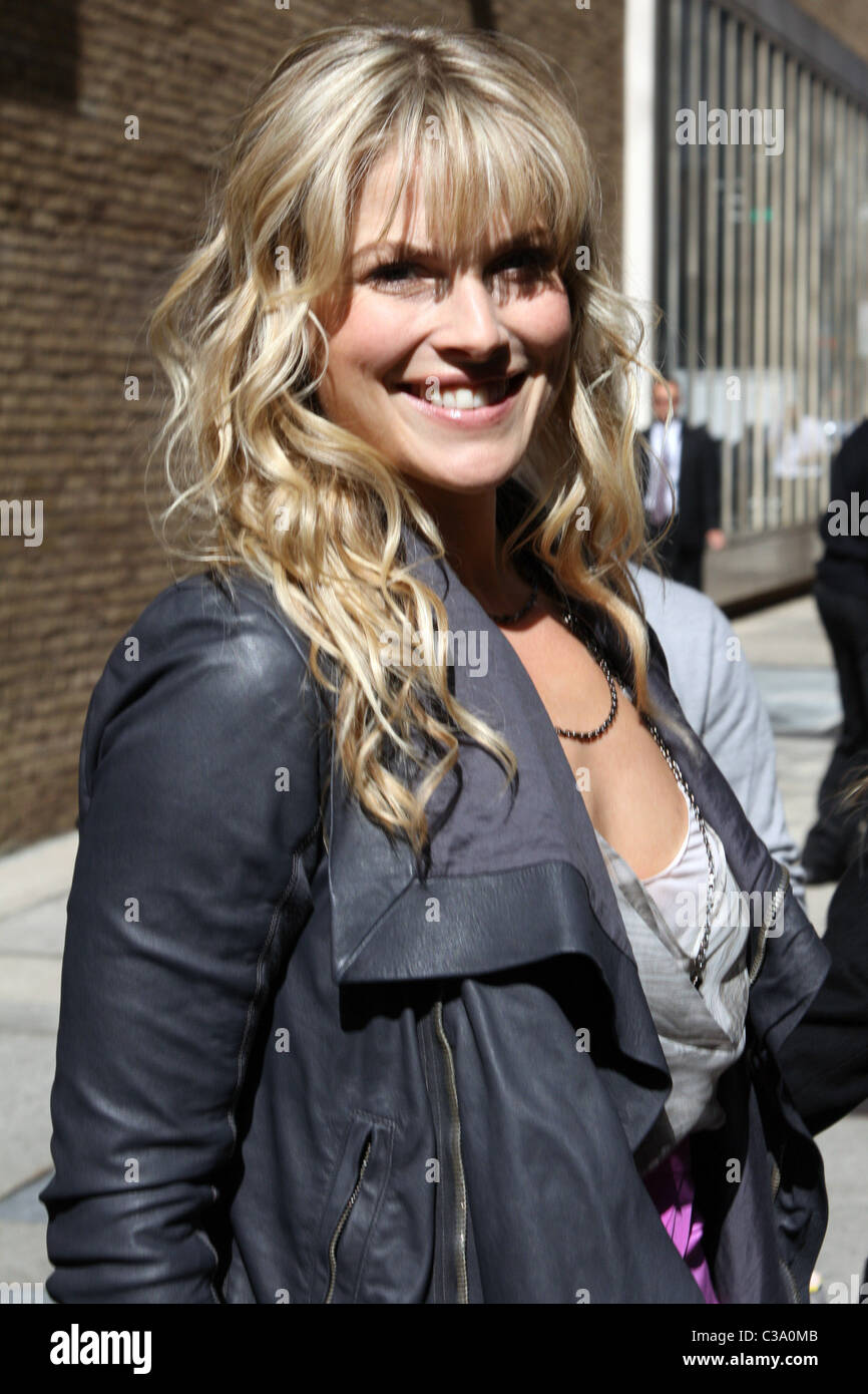 Obsessed' co-star Ali Larter leaving ABC Studios after appearing on 'Live with Regis and Kelly' New York City, USA - 24.04.09 Stock Photo