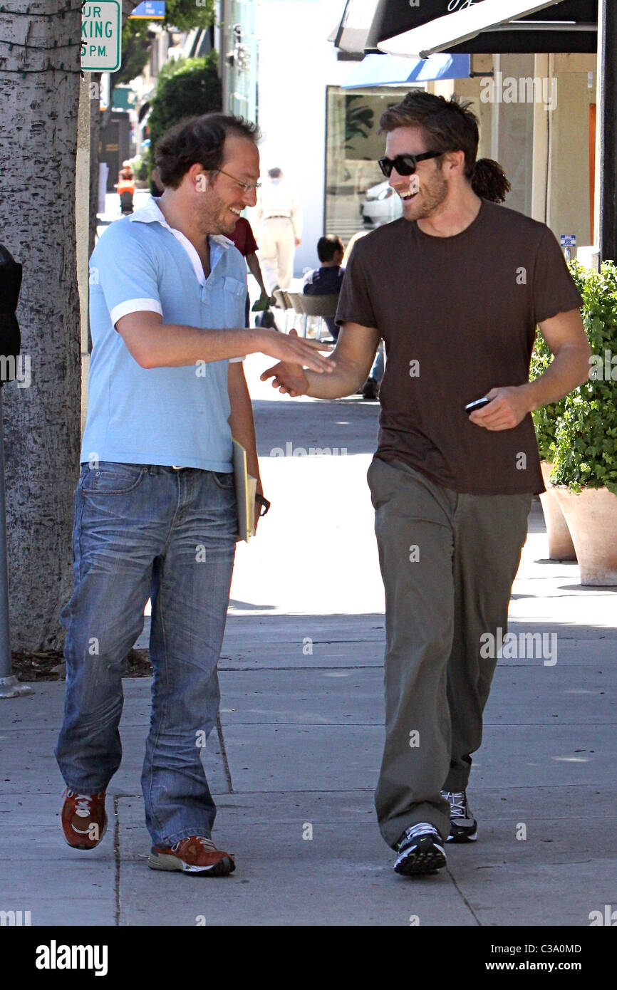 Jake Gyllenhaal Meets A Fan As He Leaves R D Kitchen Restaurant In Santa Monica Los Angeles California 07 05 09 Stock Photo Alamy