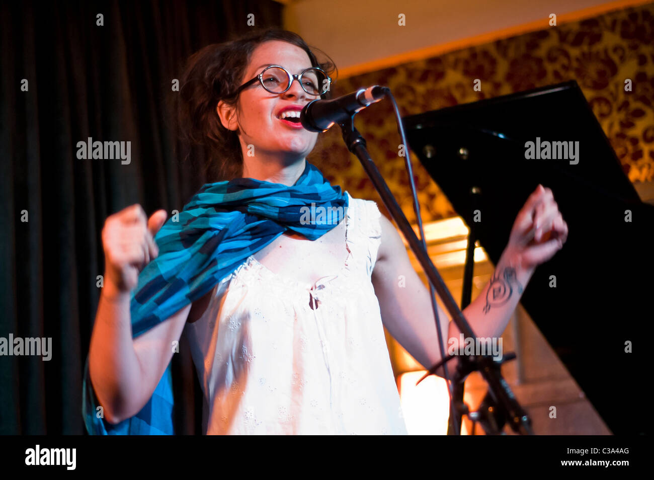 Jesca Hoop performing in London Stock Photo Alamy