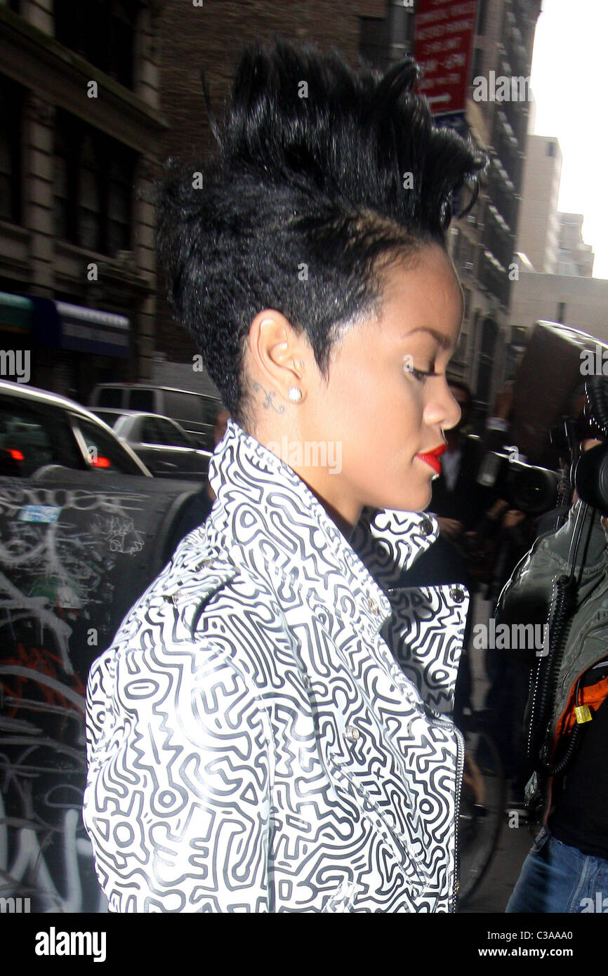 Rihanna Mohawk Hairstyles Rihanna Sports A Towering Hairdo As She Walks Around Manhattan In C3AAA0