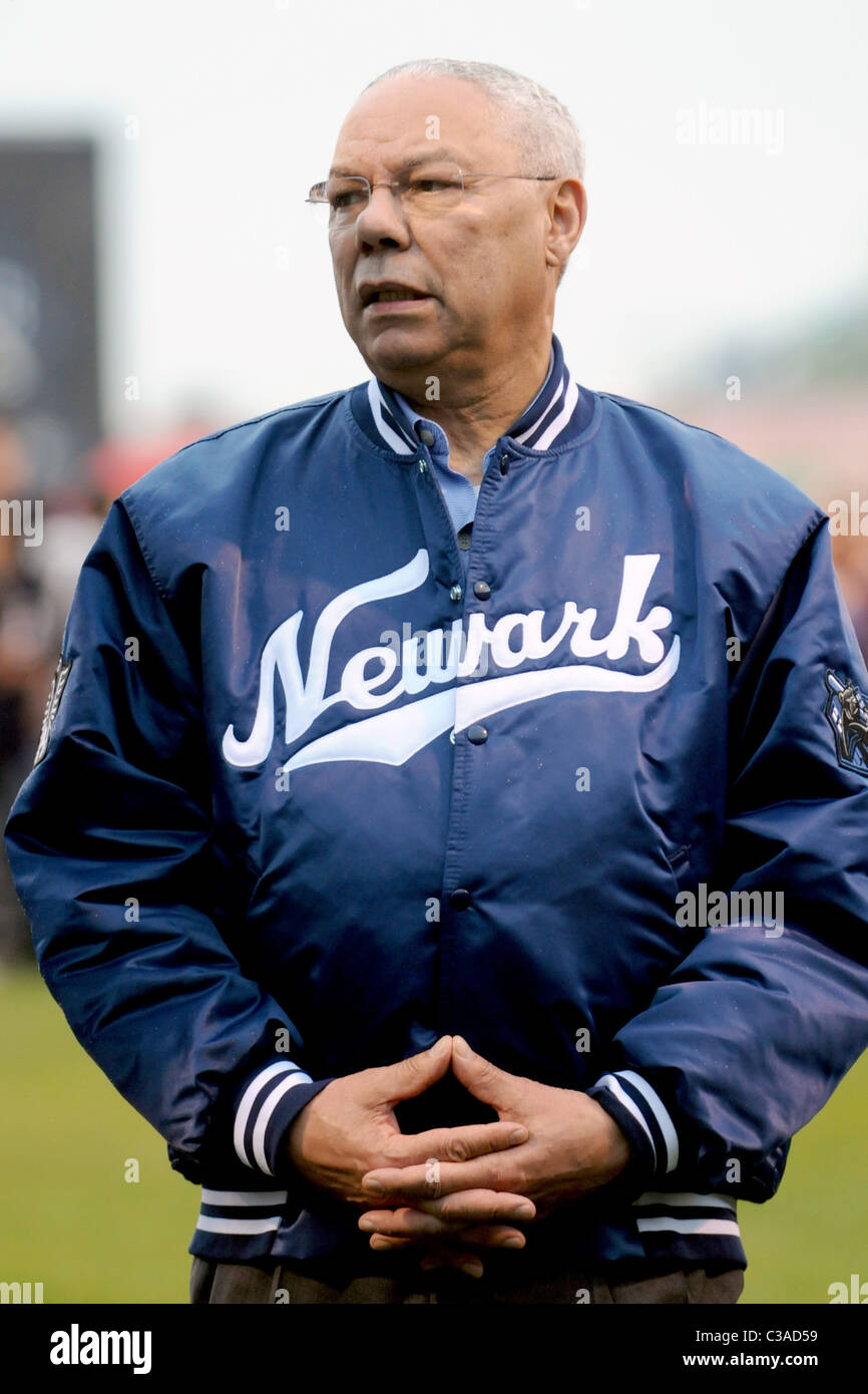 General Colin Powell Newark Bears home opener at the Bears & Eagles  Riverfront Stadium Newark, New Jersey - 01.05.09 Stock Photo - Alamy