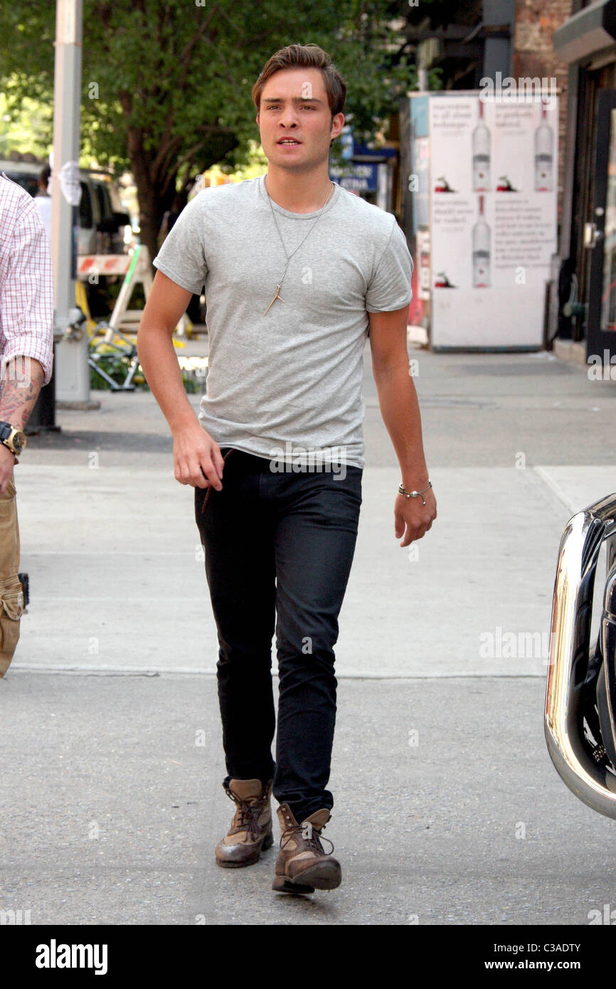 Ed Westwick 'Gossip Girl' star out and about in Soho with friends New York  City, USA - 20.05.09 Anthony Dixon Stock Photo - Alamy