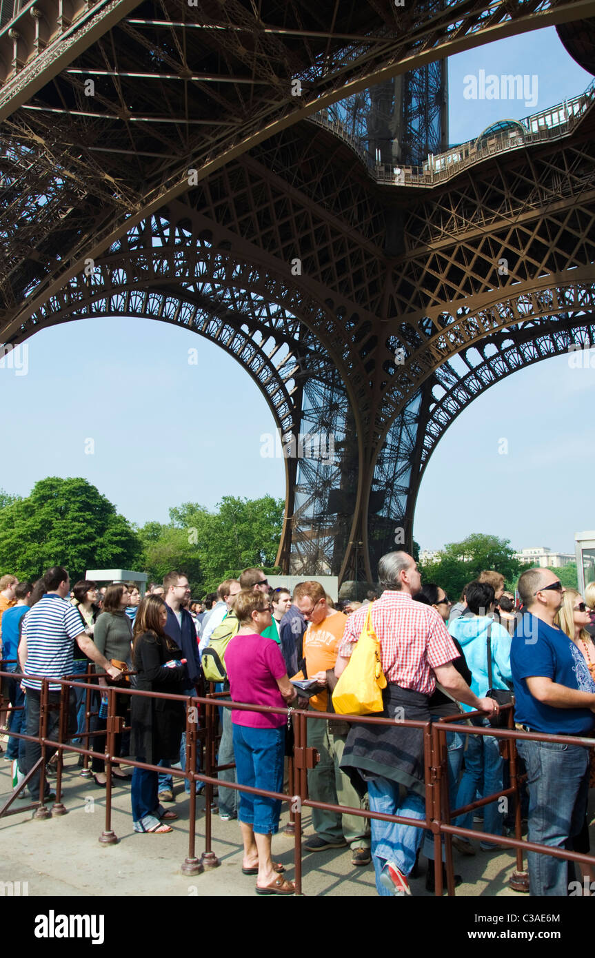 tourists-queue-to-go-up-the-eiffel-tower-in-paris-france-stock-photo