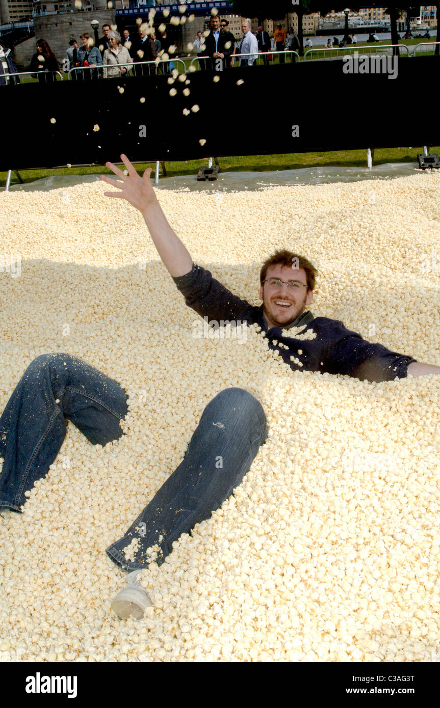 Atmosphere Orange celebrates the 5th Anniversary of Orange Wednesdays