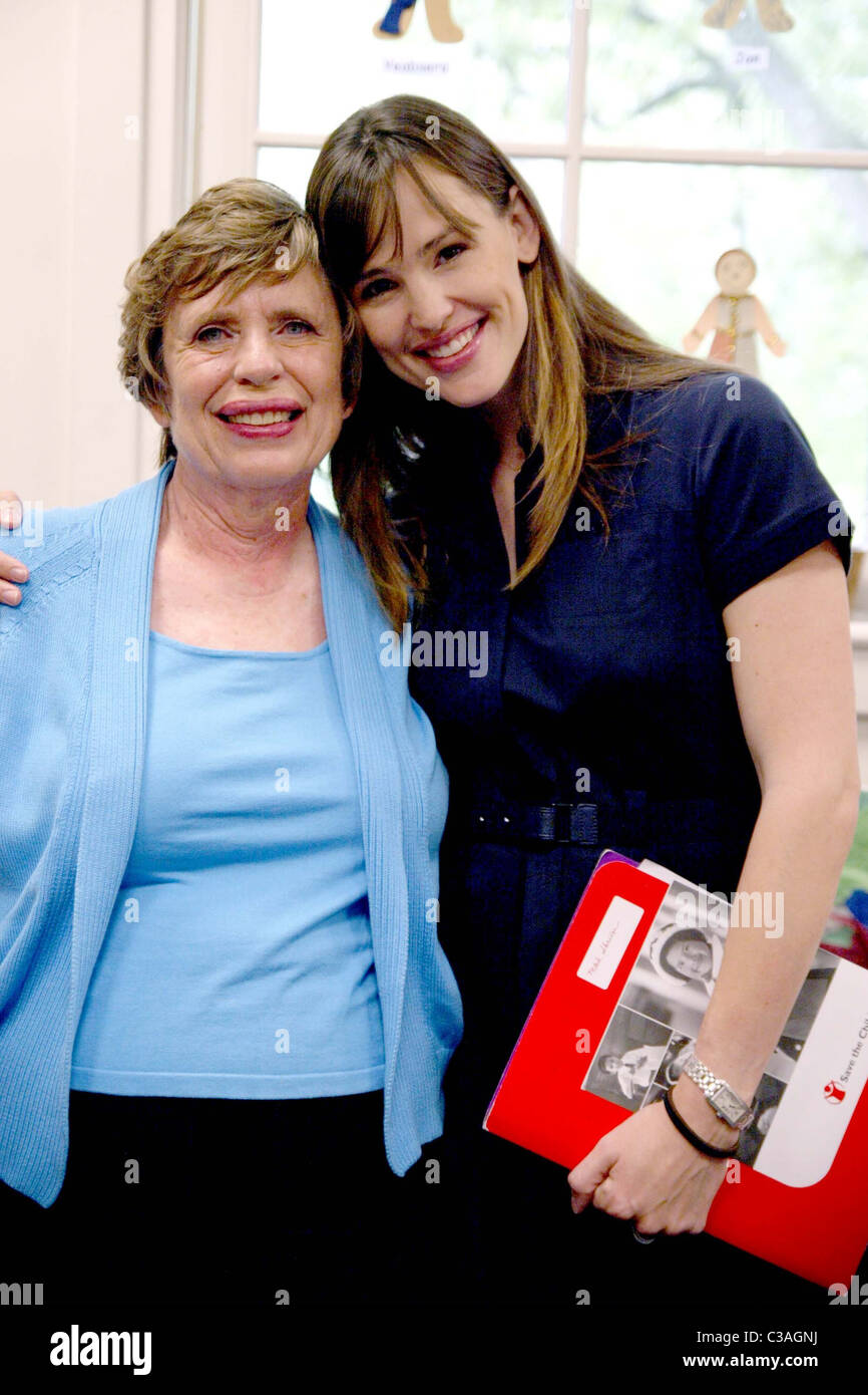 Pat Garner and daughter Jennifer Garner Jennifer Garner helps to launch