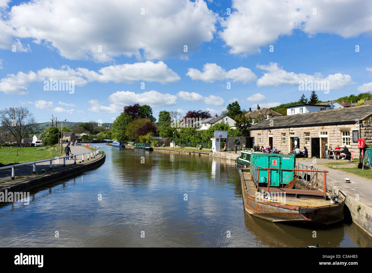 The Leeds and Liverpool Canal at the top of Five Rise Locks, Bingley, West Yorkshire, UK Stock Photo