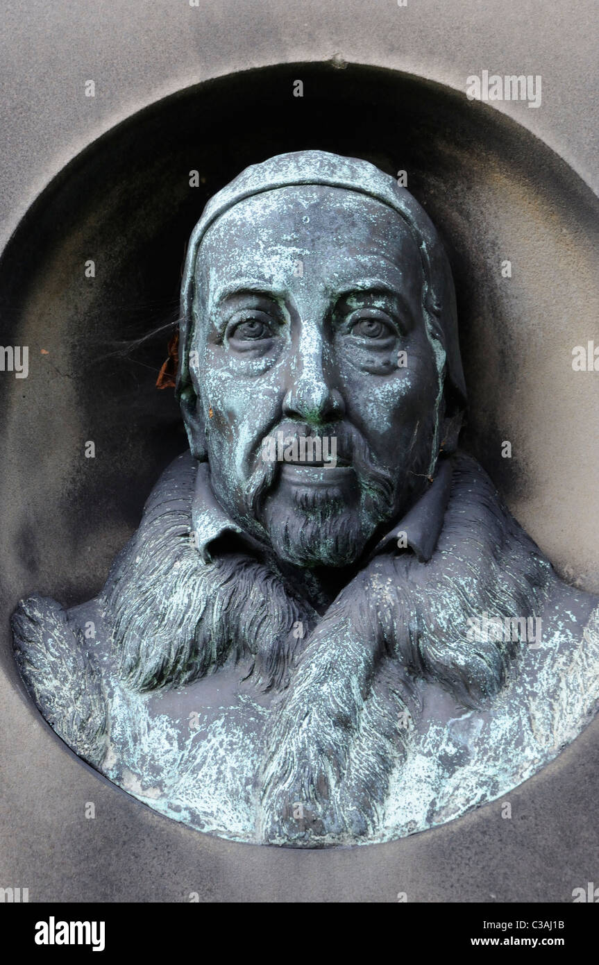 Bronze bust of the Scottish historian and humanist scholar George Buchanan (1506-1582) in Greyfriars Kirkyard, Edinburgh Stock Photo