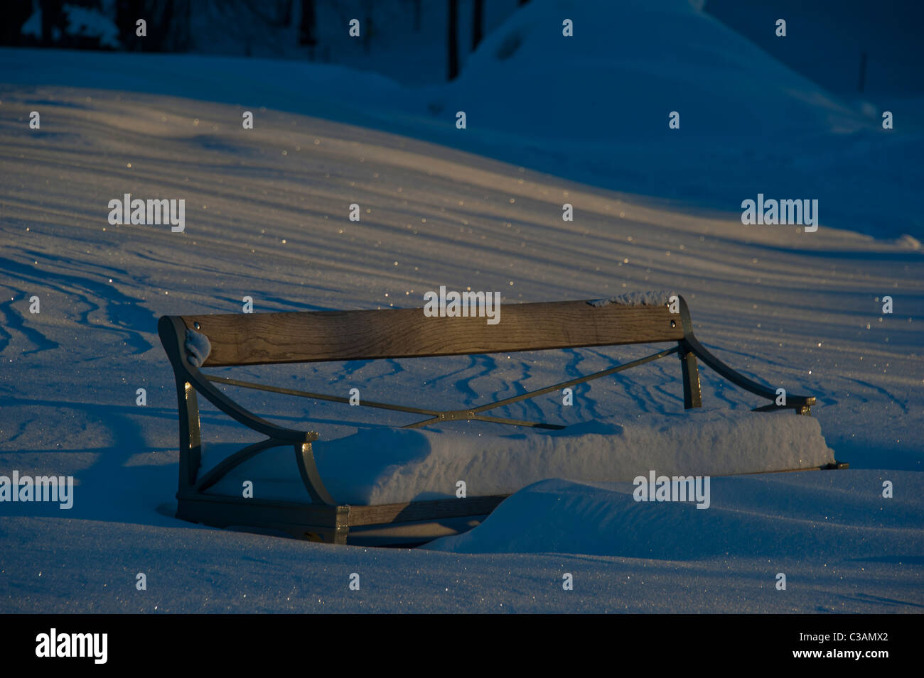 Bench scenes hi-res stock photography and images - Alamy