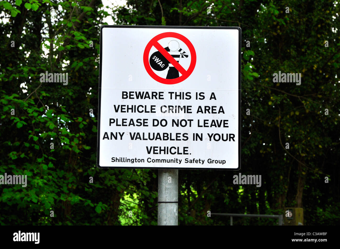 Vehicle Crime warning notice at a countryside car park in Bedfordshire Stock Photo