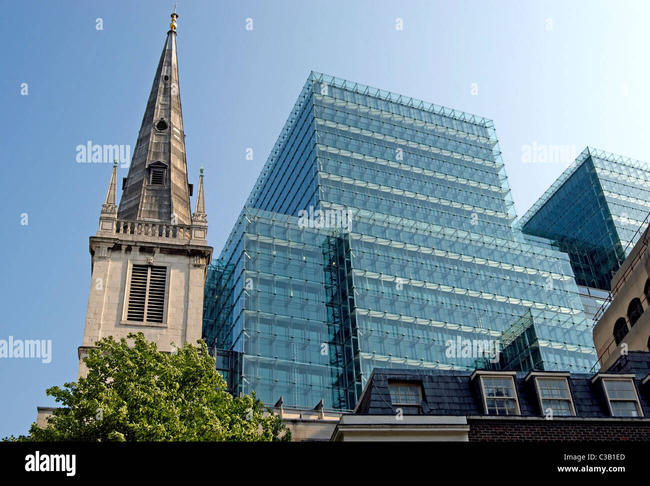 the 17th century tower and spire of  st margaret pattens church alongside the 2004 plantation place, city of london, england Stock Photo