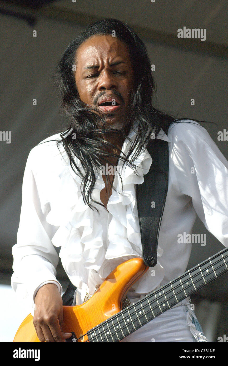 Verdine White Earth, Wind & Fire performing at the New Orleans JazzFest ...