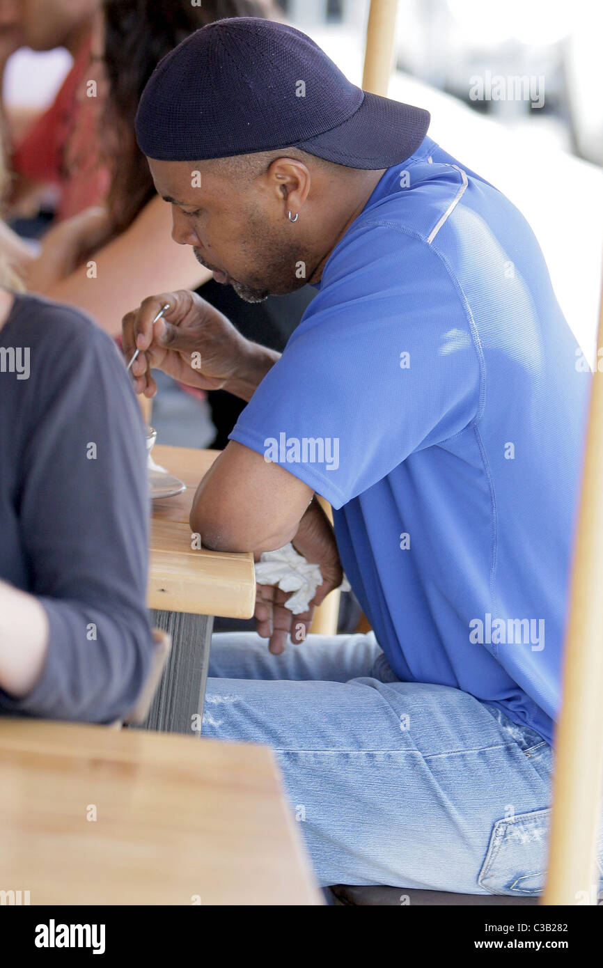 Paparazzi backwards cap hi-res stock photography and images - Alamy