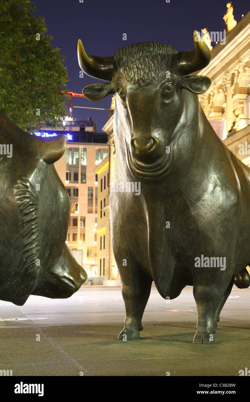 The bull and bear sculptures in front of the Stock Exchange, Frankfurt am Main, Germany Stock Photo
