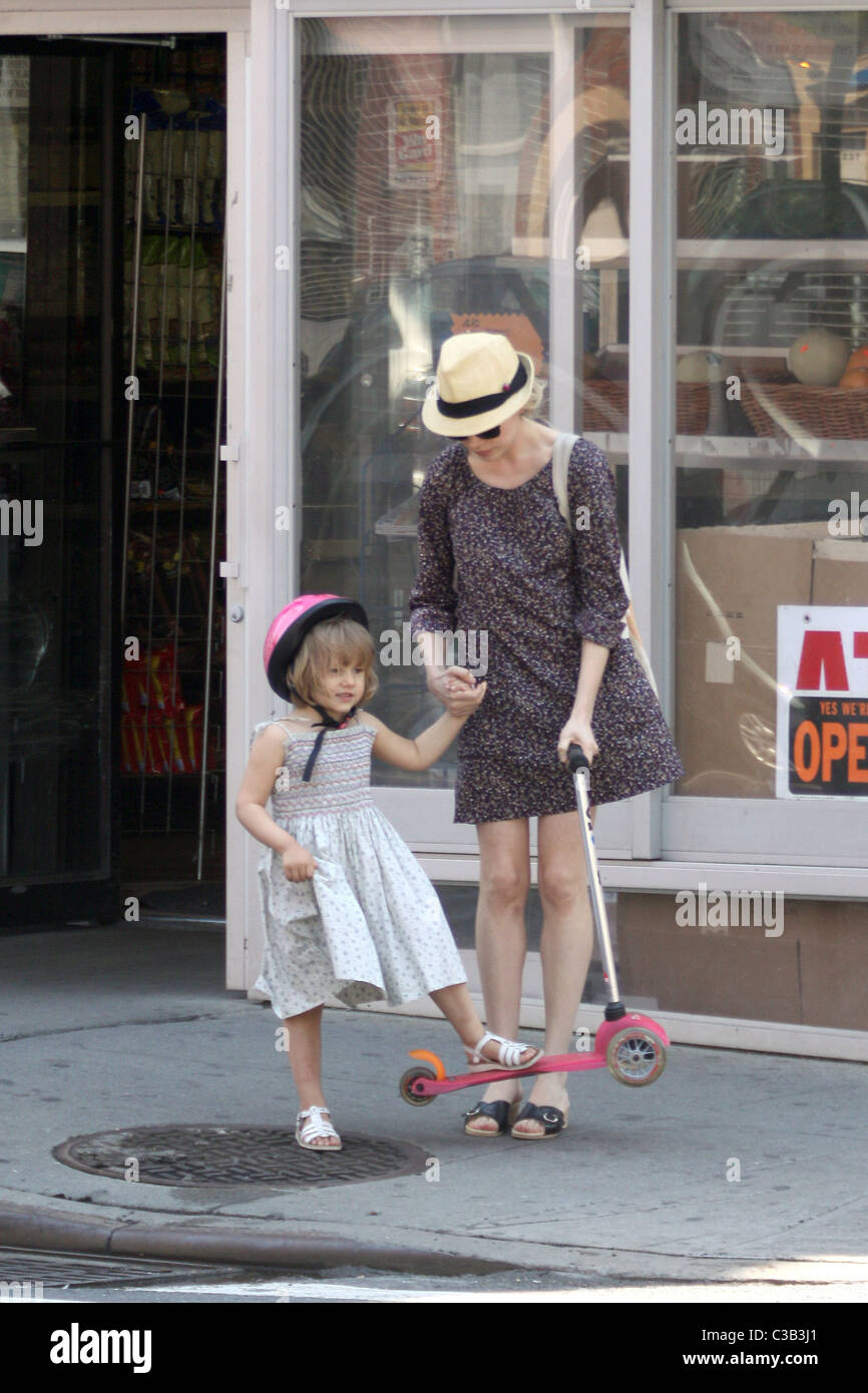 Michelle Williams Take Her Daughter Matilda Go For A Scooter Ride New York City Usa 23 05 09