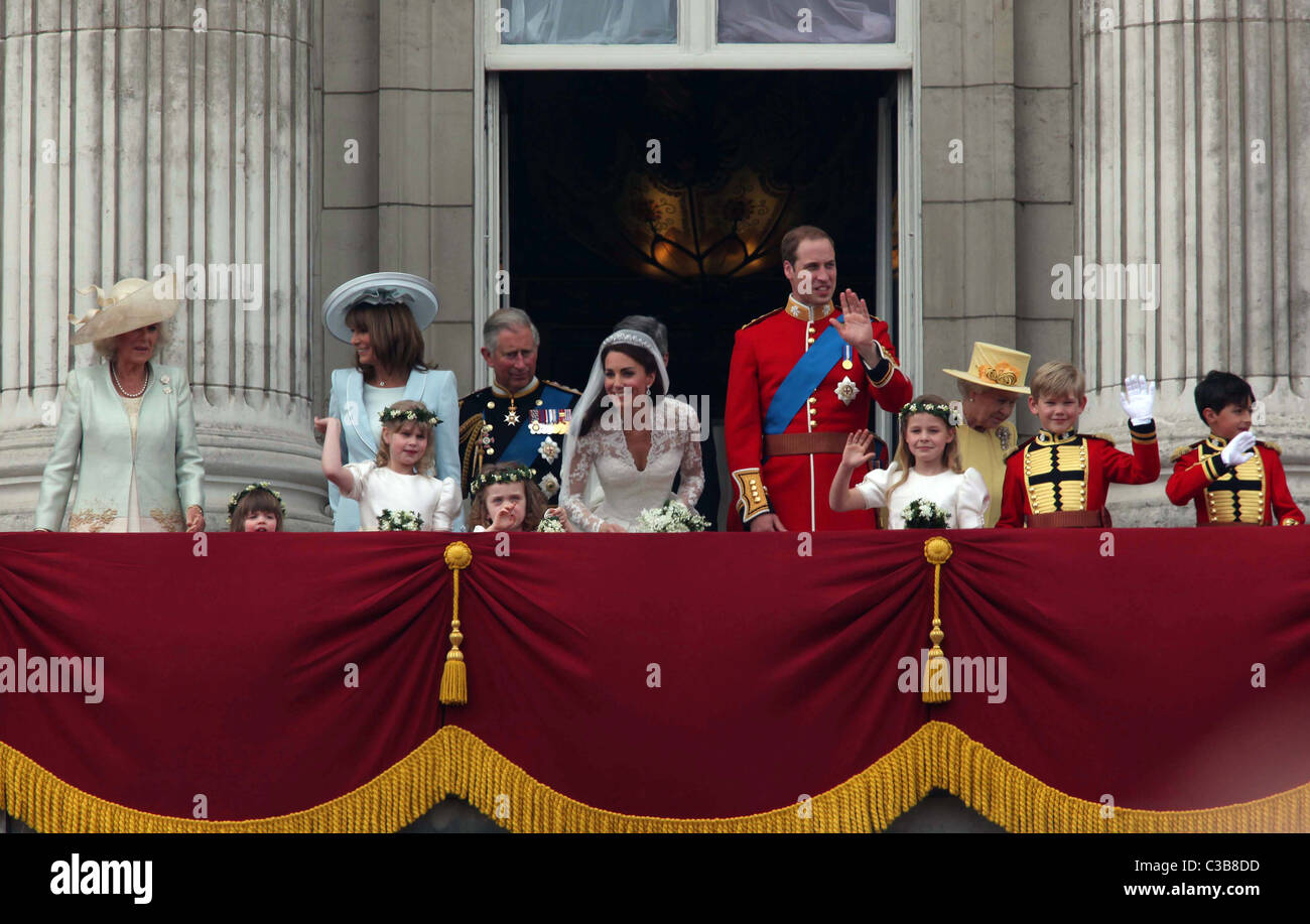 The Wedding of Prince William and Catherine Middleton. 29th April 2011. The newly married couple stand on the balcony at Stock Photo