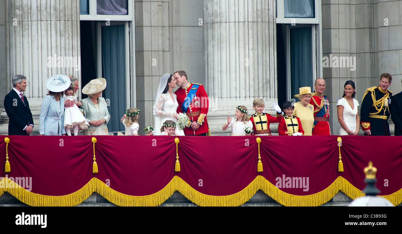 The Wedding of Prince William and Catherine Middleton. 29th April 2011. The newly married couple share a kiss on the balcony at Stock Photo