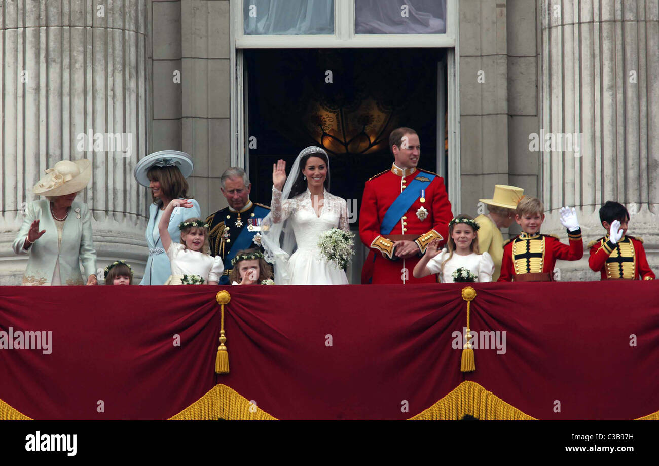 The Wedding of Prince William and Catherine Middleton. 29th April 2011. The newly married couple stand on the balcony at Stock Photo