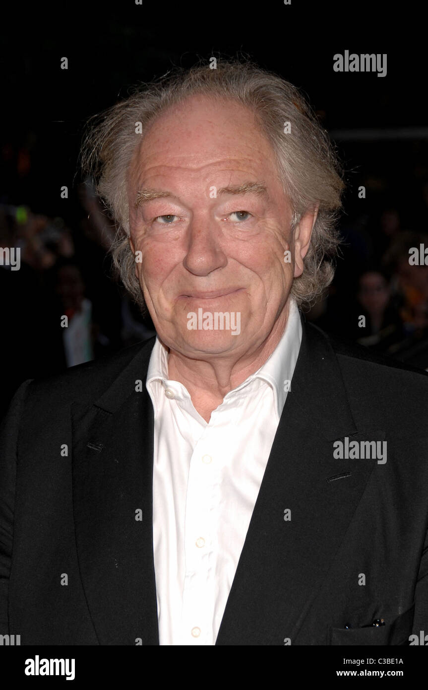 Michael gambon hi-res stock photography and images - Alamy