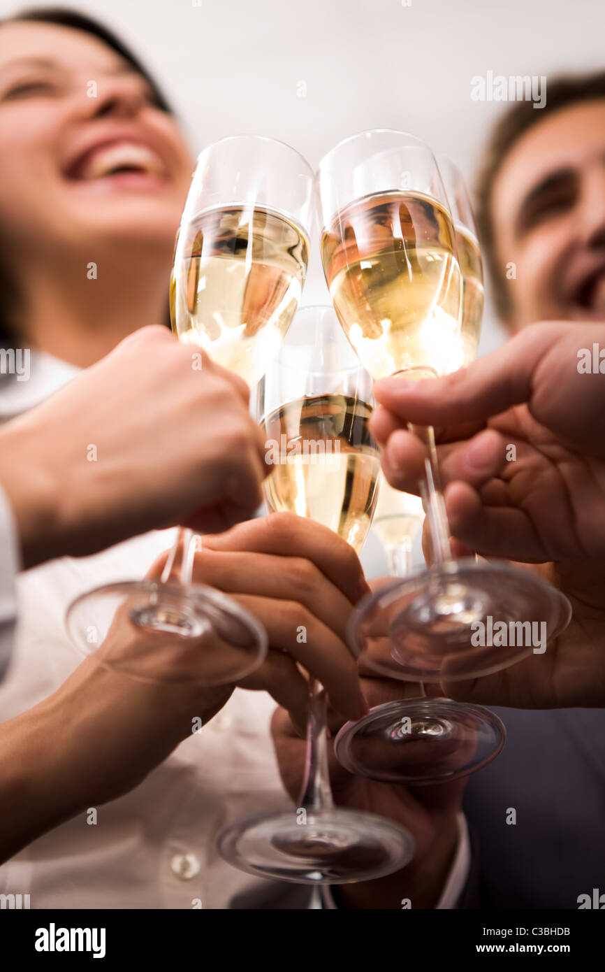 Hands holding toasting champagne flutes hi-res stock photography and ...