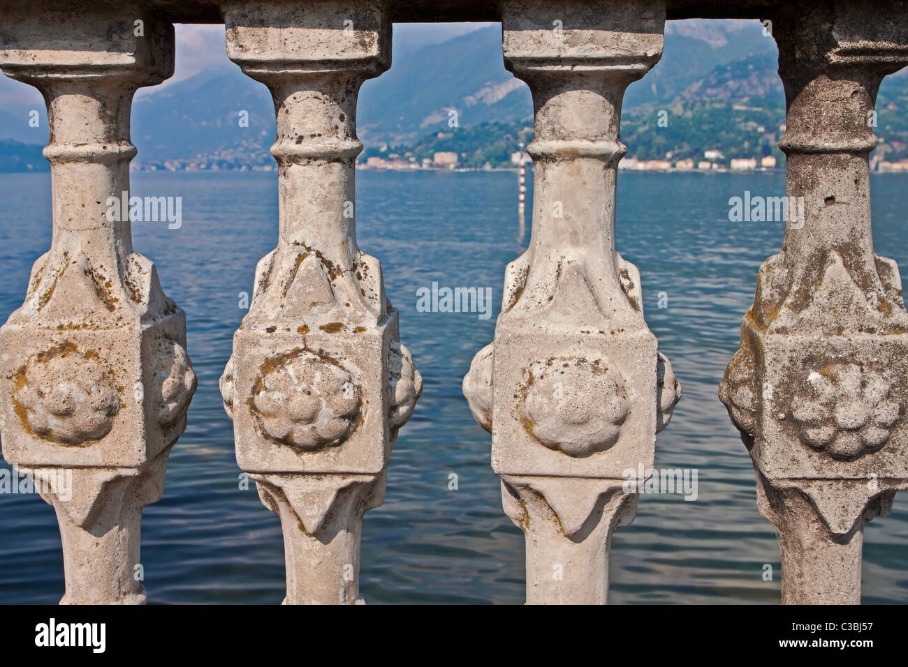 alte Balustrade an der Uferpromenade von Bellagio - Lago di Como Stock Photo