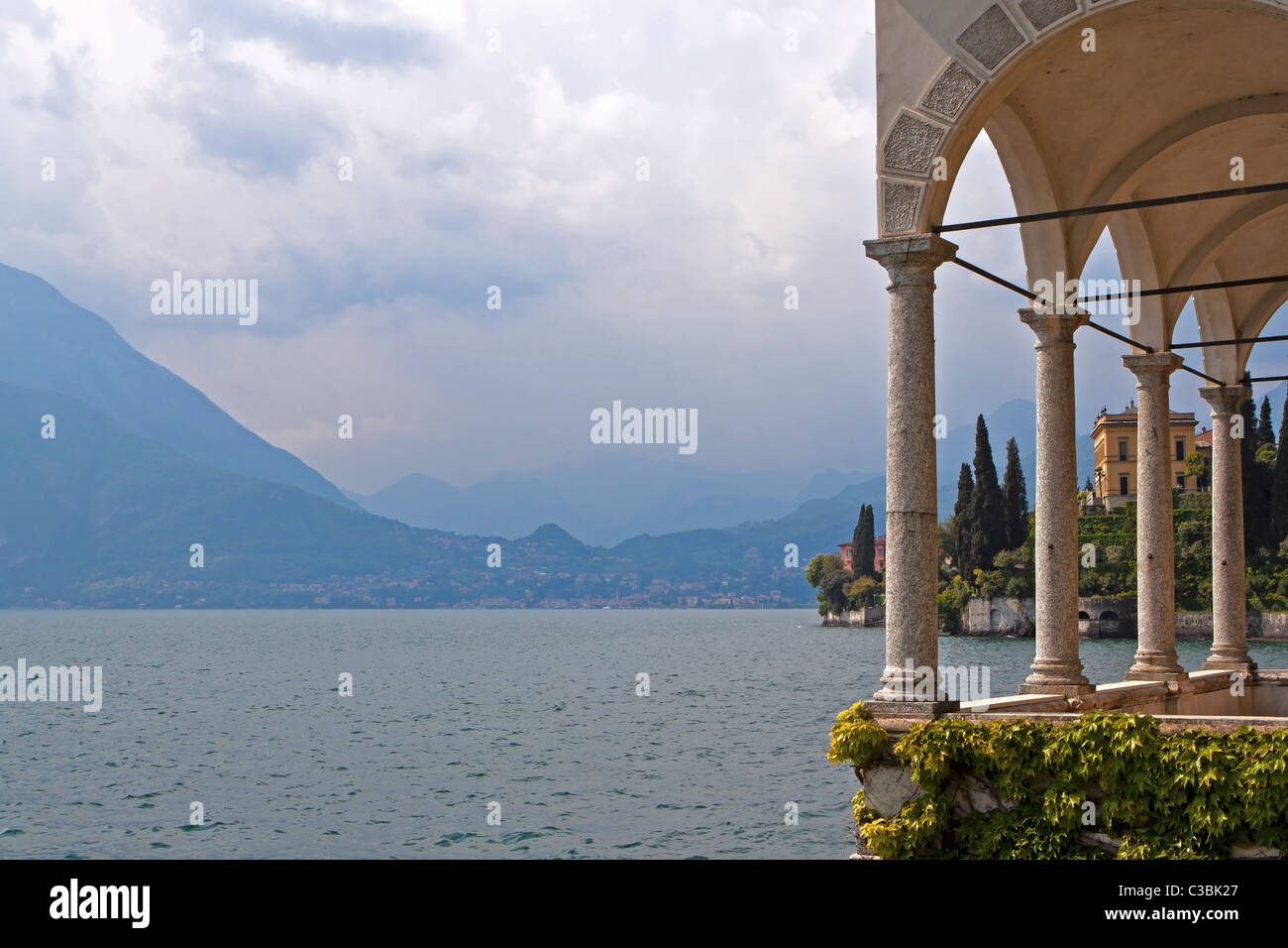 Villa in Varenna am Lago di Como mit botanischem Garten Stock Photo