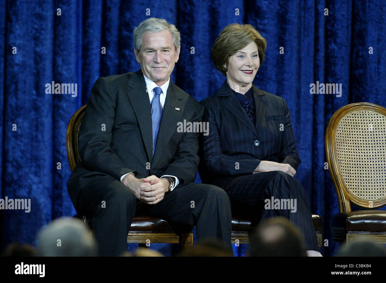 George W Bush Presidential Candidate Pin 2000 First Lady Laura Bush 