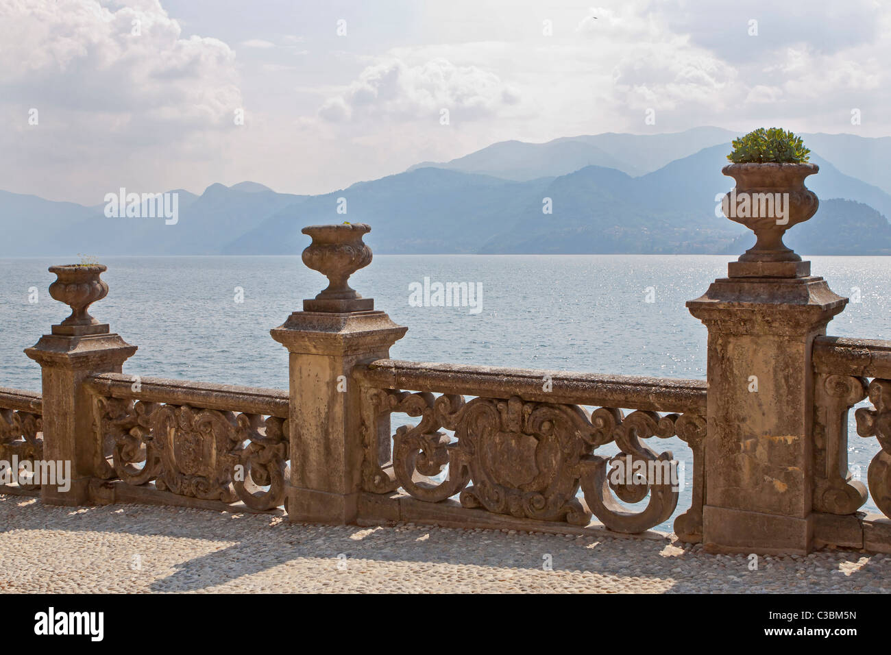 Villa in Varenna am Lago di Como mit botanischem Garten Stock Photo
