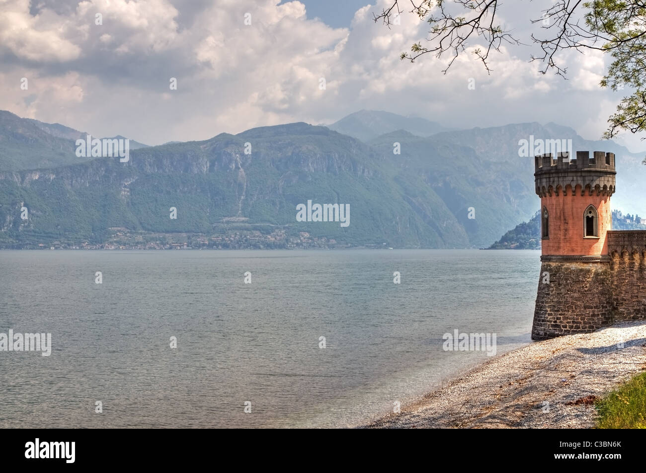 alter Turm am Lago di Como Stock Photo
