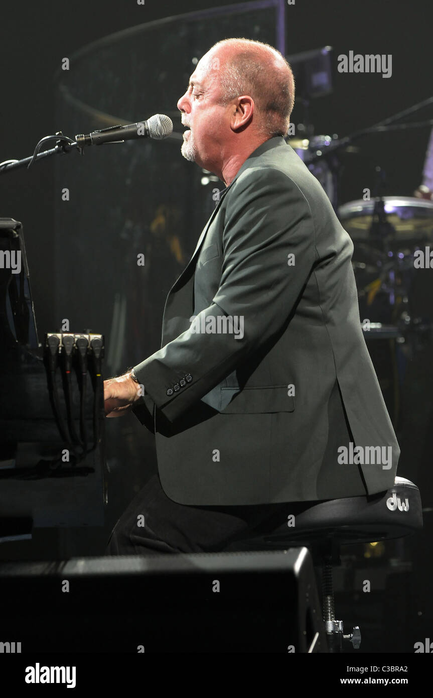 Billy joel performing hires stock photography and images Alamy