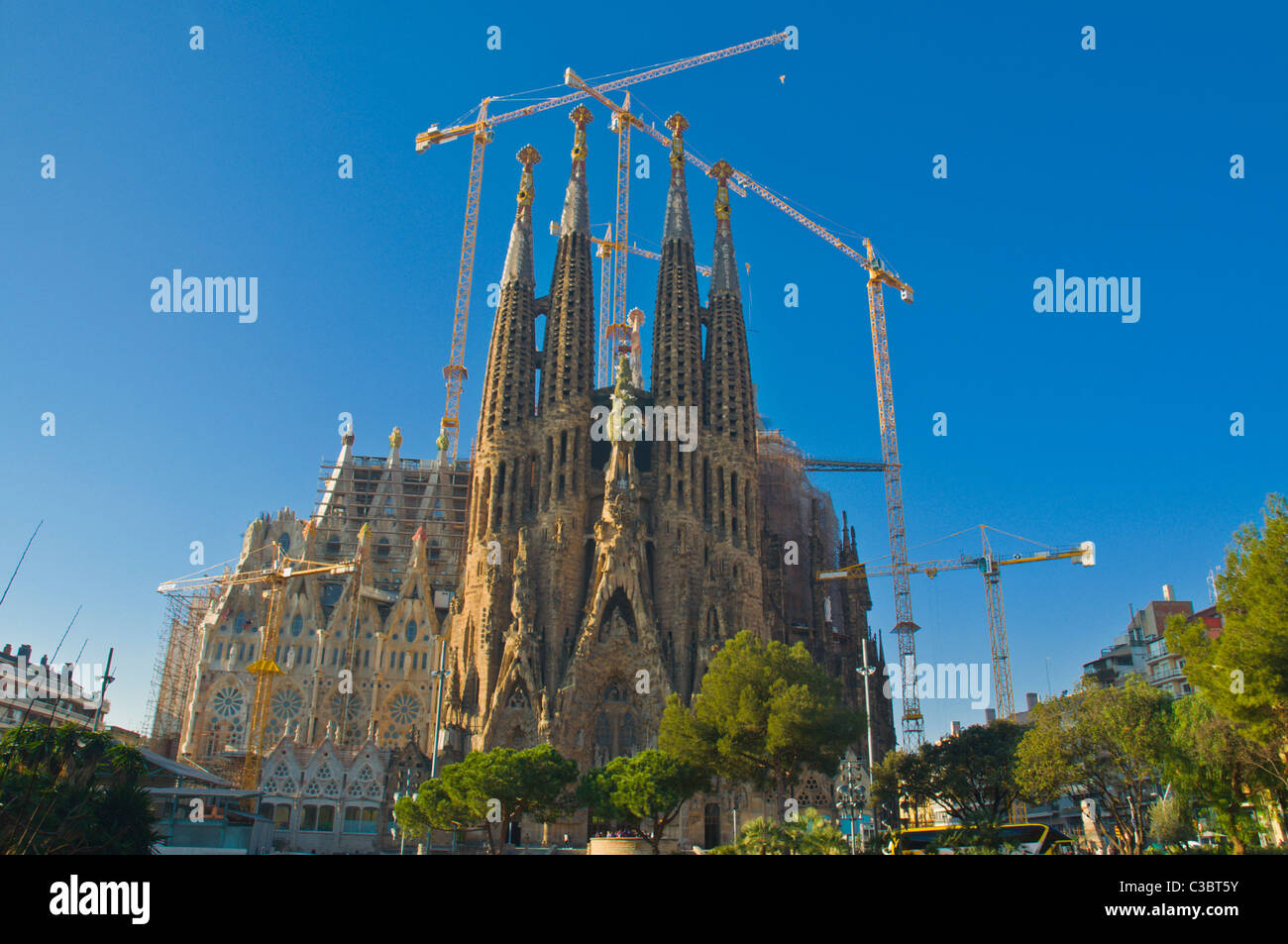 Temple Expiatiori de la Sagrada Familia church in process being built ...