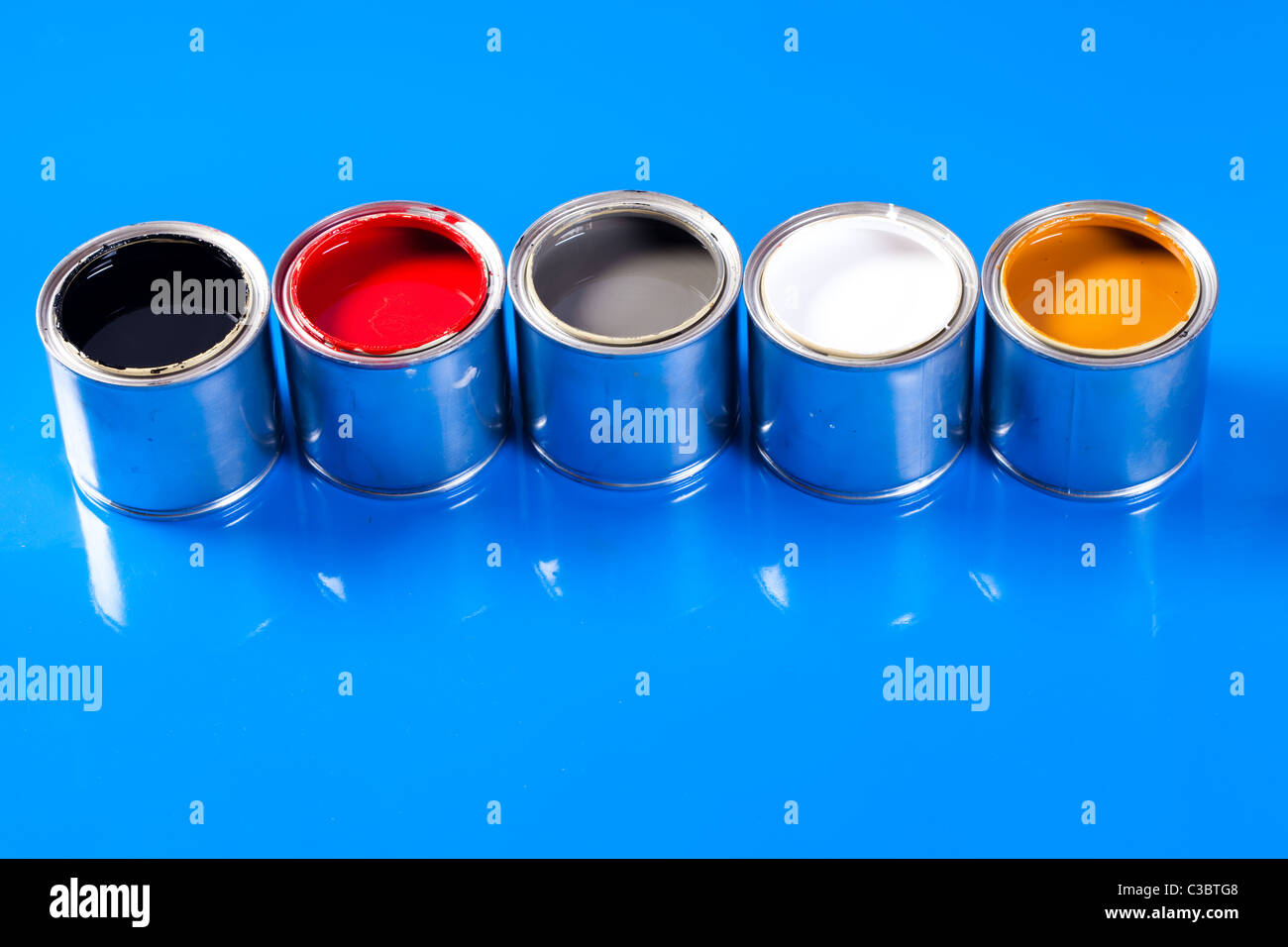 cans of paint Stock Photo Alamy
