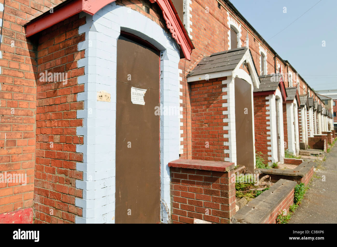 Broken down houses High Resolution Stock Photography and Images Alamy