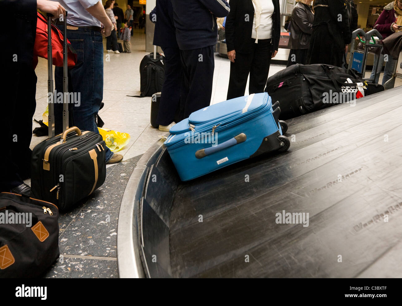 Baggage reclaim airport hi-res stock photography and images - Alamy