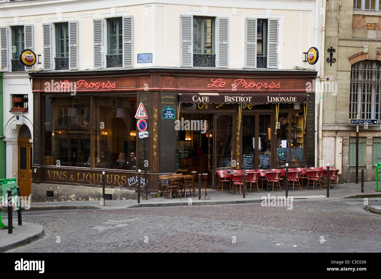 Cafe bistro Le Progres at Rue Yvonne Le Tac 18e Montmartre Paris Stock  Photo - Alamy