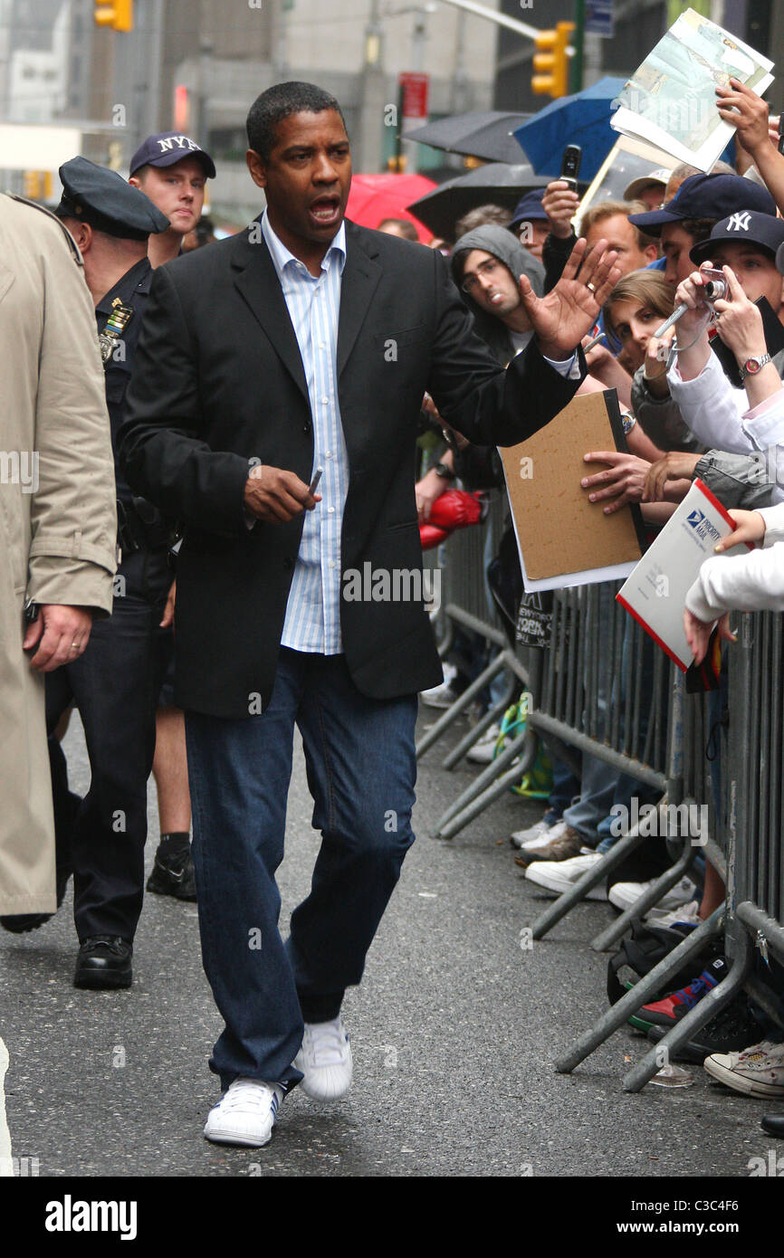 Denzel Washington outside Ed Sullivan Theatre for the 'Late Show With ...