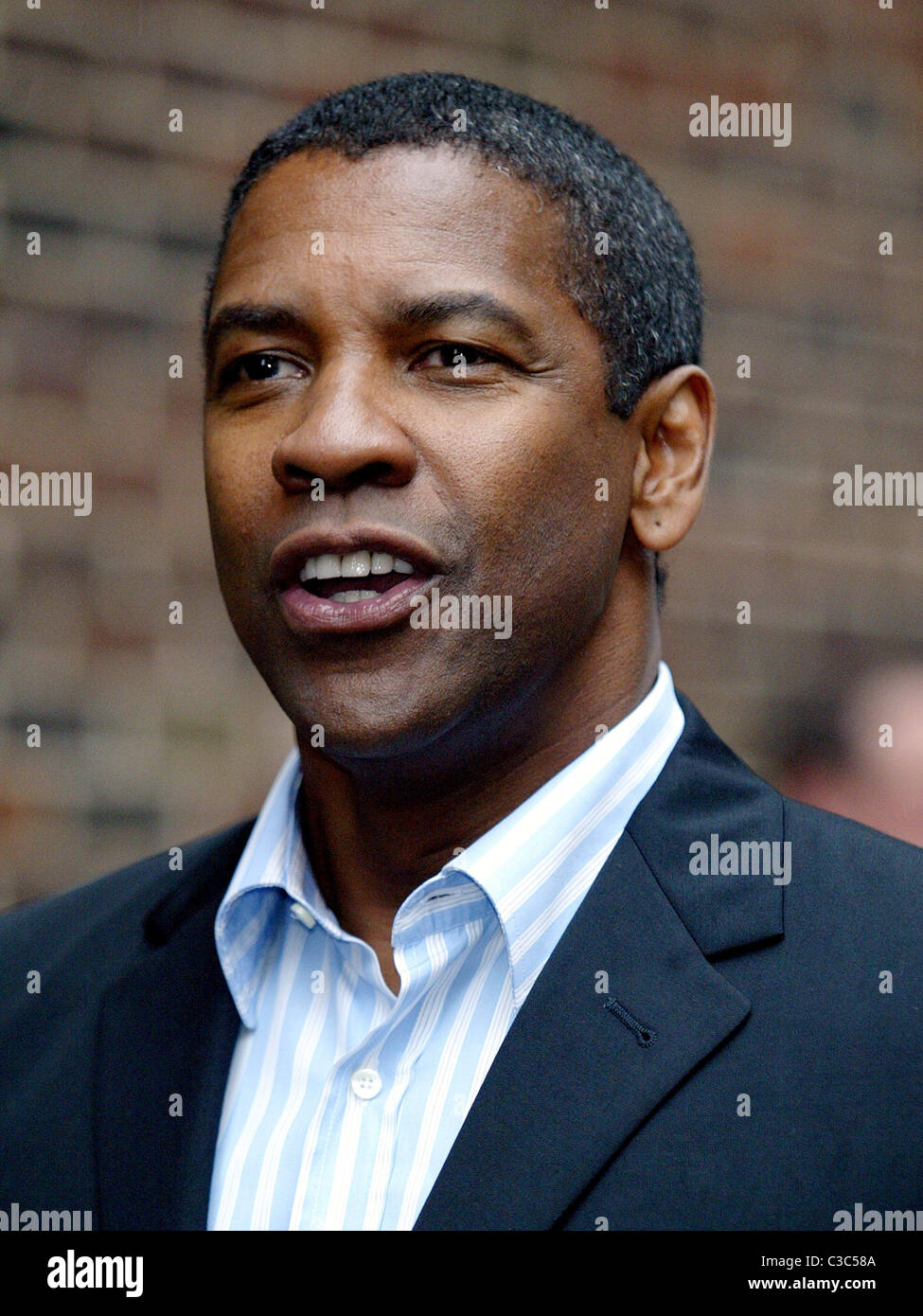 Denzel Washington outside Ed Sullivan Theatre for the 'Late Show With ...