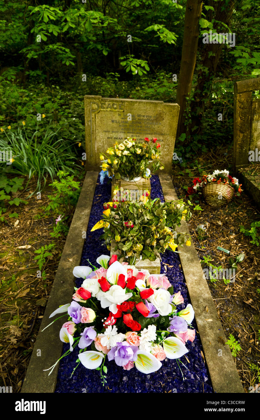 Graveyard at Nunhead cemetery, London, England, Great Britain, UK Stock Photo Alamy