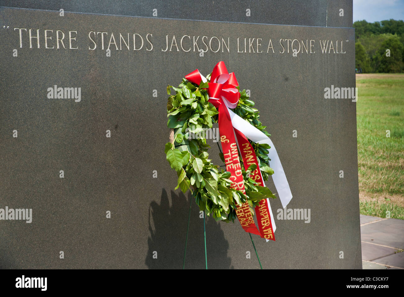 Wreath presented by the United Daughters of the Confederacy on the base of the Stonewall Jackson Monument, Manassas Battlefield. Stock Photo