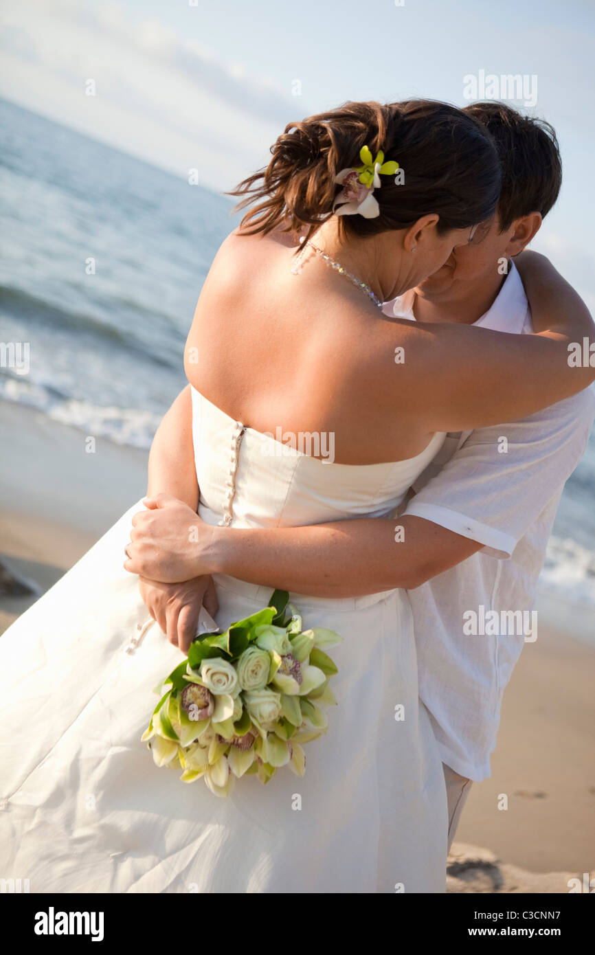 Love couple hugging in nature hi-res stock photography and images - Alamy