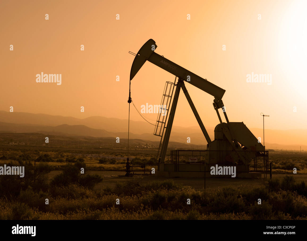 Oil pumpjacks - Kern River Oil Field, Coalinga, California USA Stock Photo